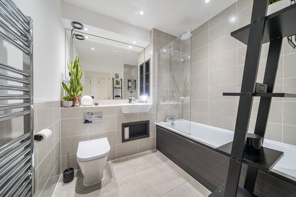 Property photo 3 of 16 4797003