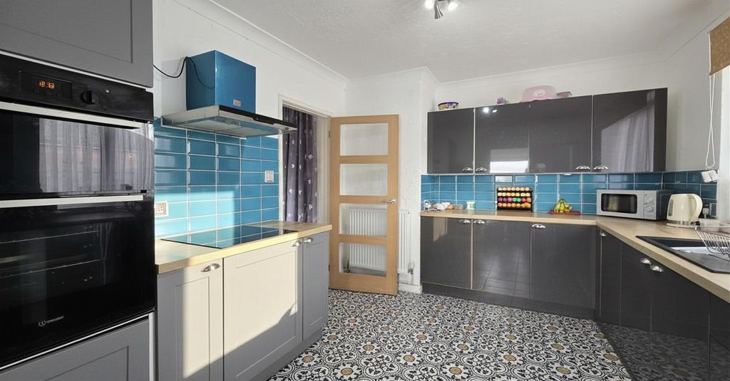 Property photo 3 of 23 Kitchen