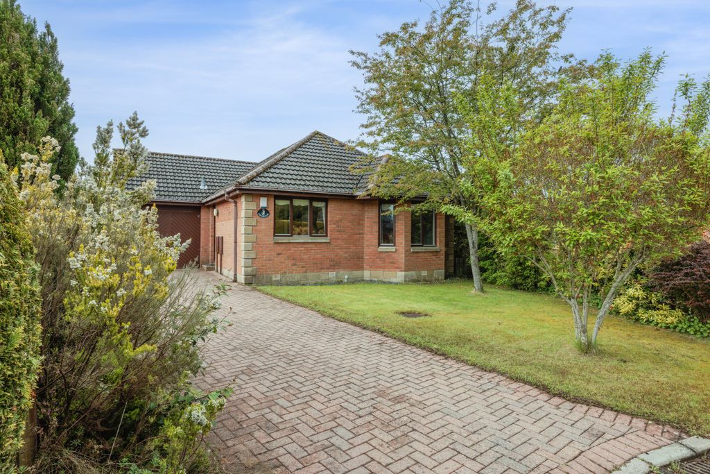 Property photo 2 of 34