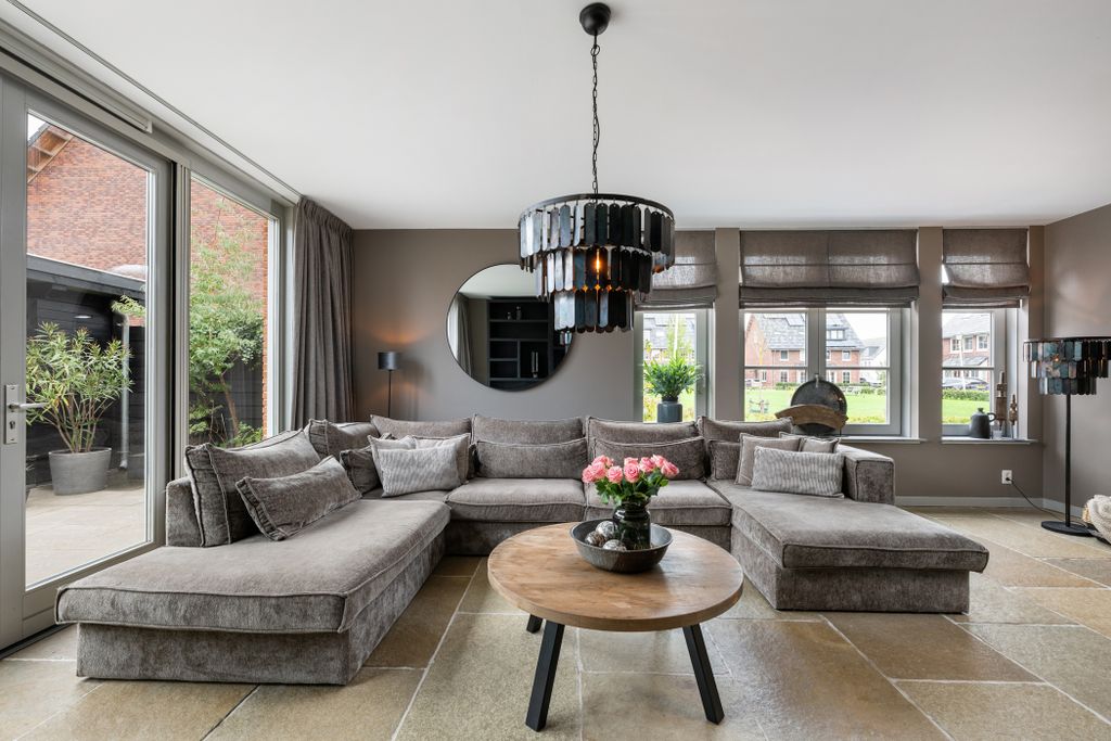 Property photo 3 of 46