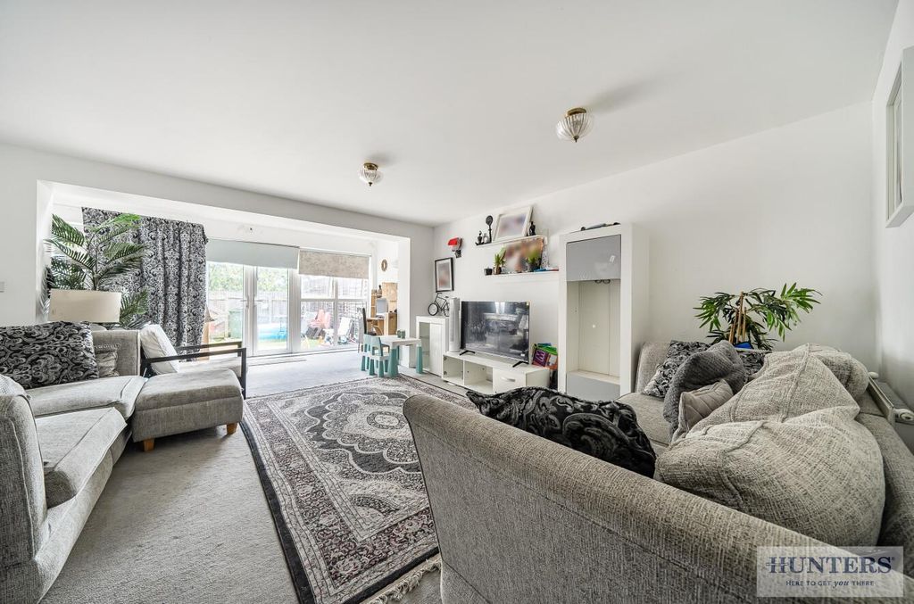 Property photo 2 of 19 A598B6cd-4832-4E10-88De-A97E2635F9A2.Jpg