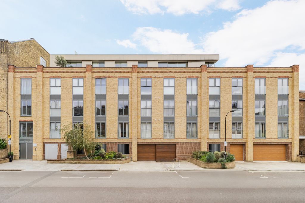 Property photo 3 of 27