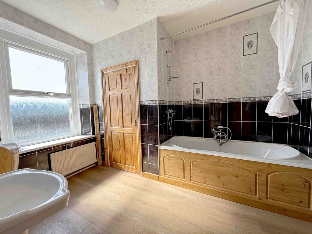 Property photo 3 of 8 Gallery