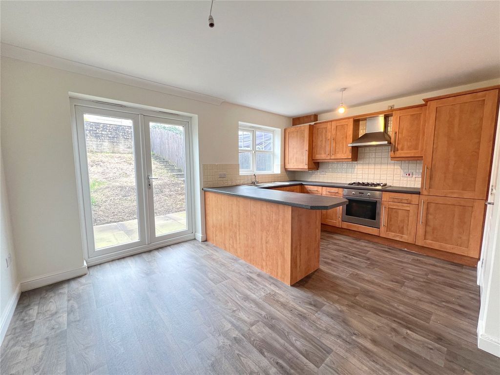 Property photo 3 of 20 Dining Kitchen