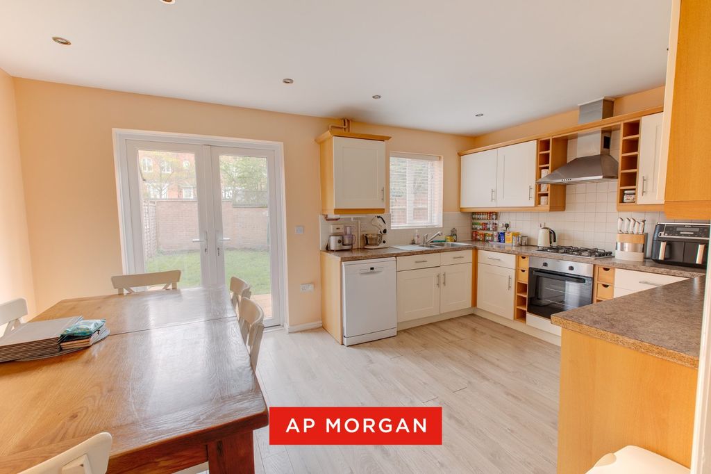 Property photo 2 of 18 Picture No. 21