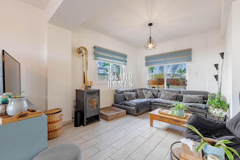 Property photo 3 of 32