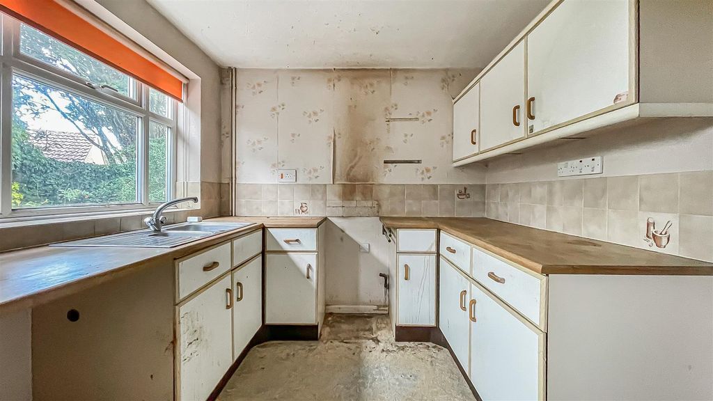 Property photo 3 of 10 10_67650.Jpg