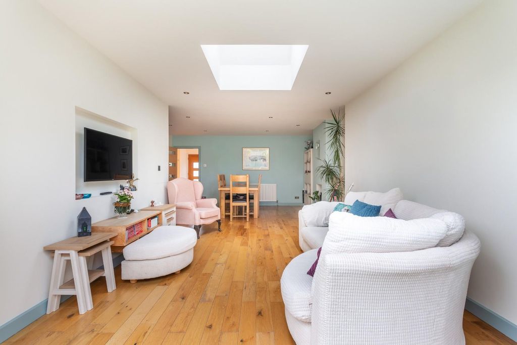 Property photo 3 of 20 Wood Lane-4.Jpg