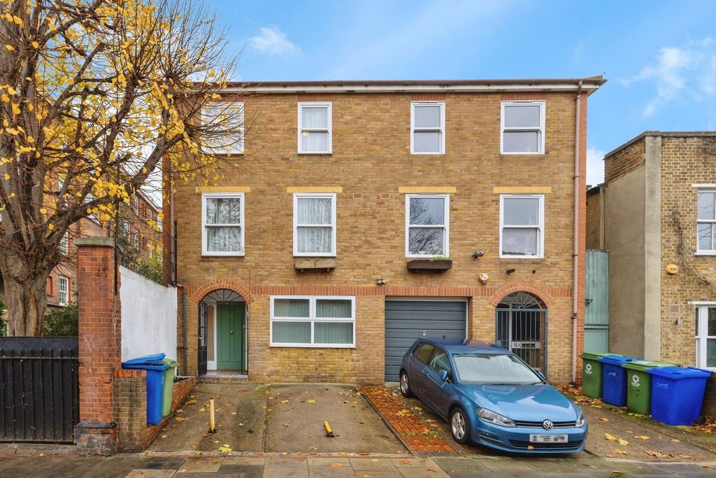 Property photo 1 of 18