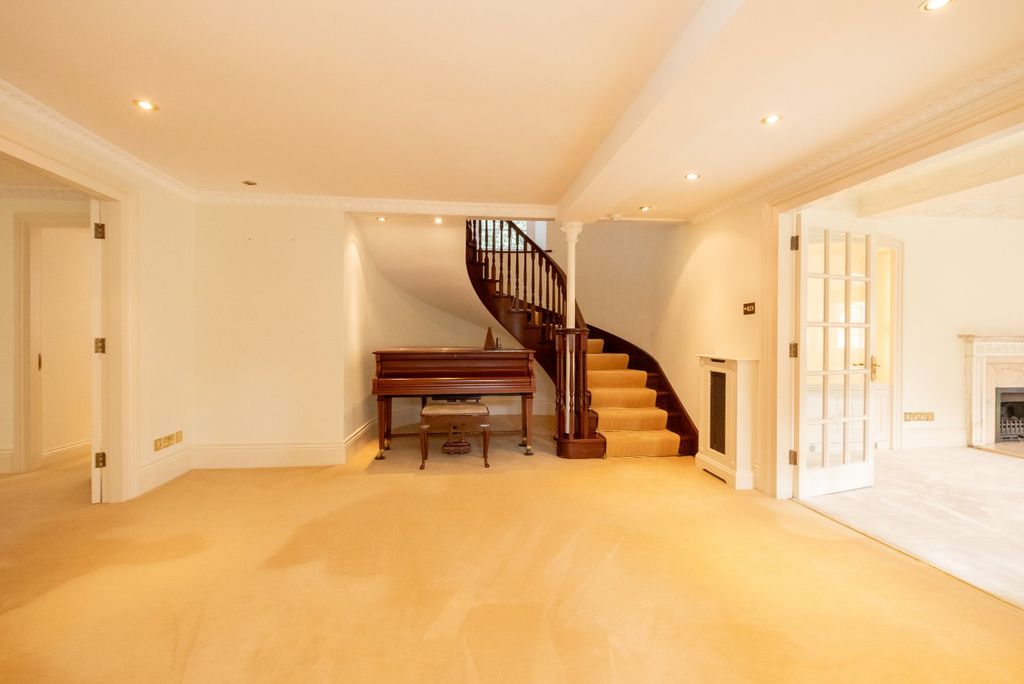 Property photo 2 of 39 Picture No. 11