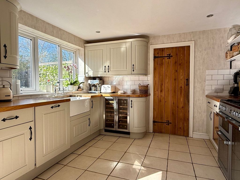 Property photo 3 of 31