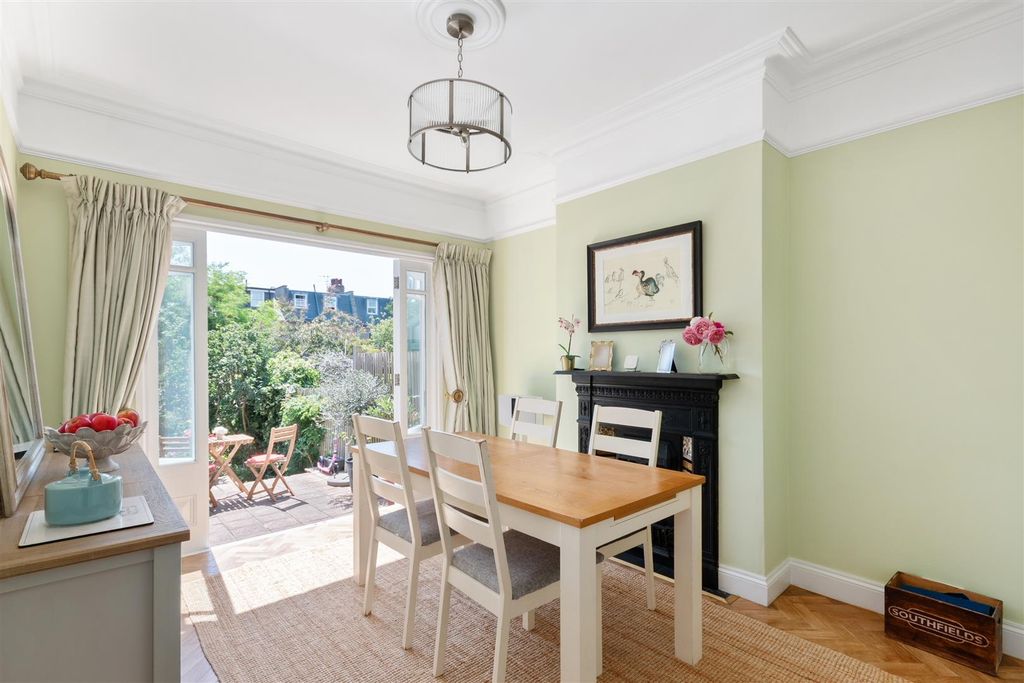 Property photo 3 of 14 Dining Room