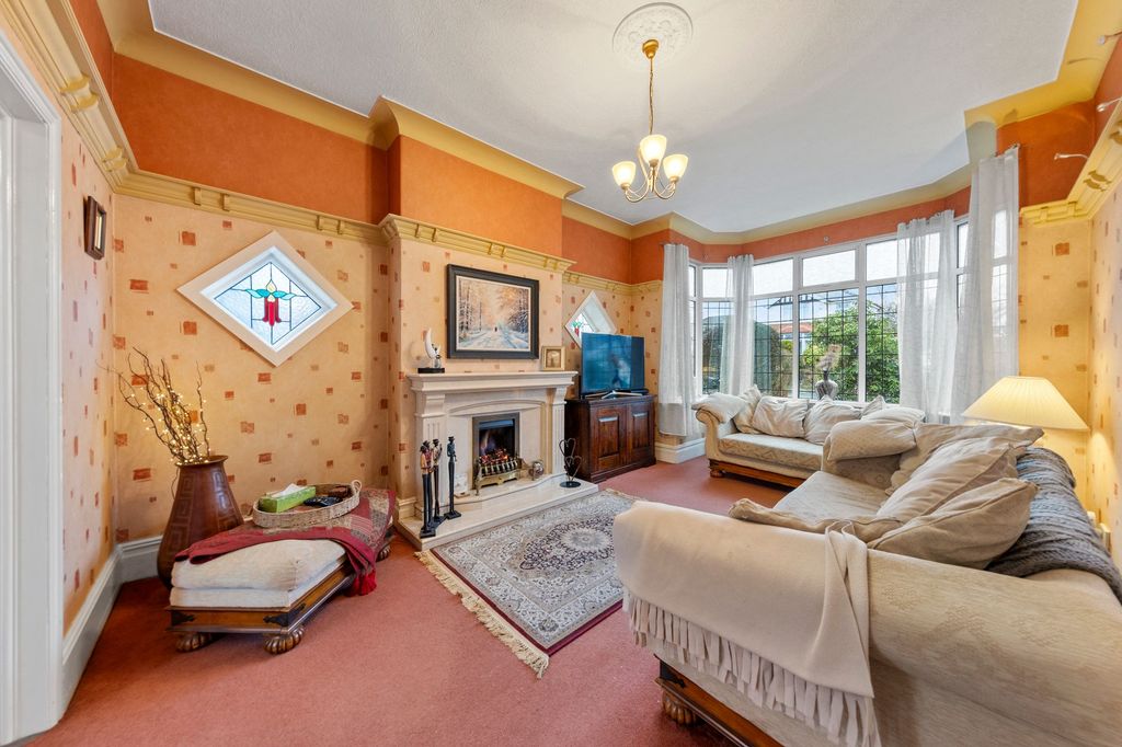 Property photo 2 of 28