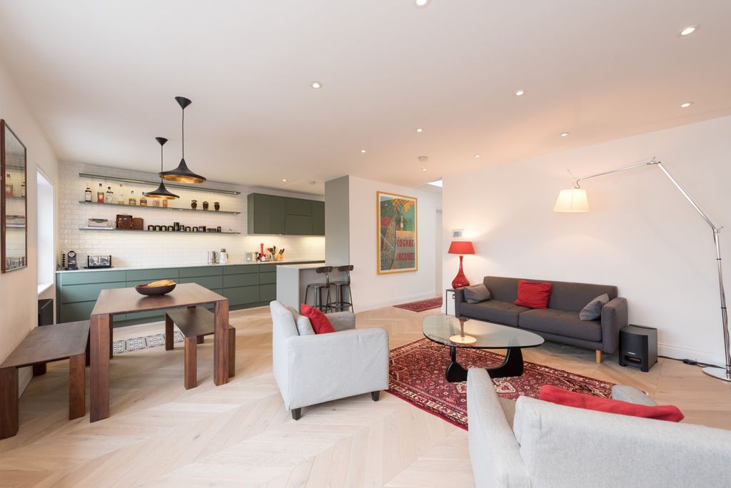 Property photo 2 of 12 Photo 03