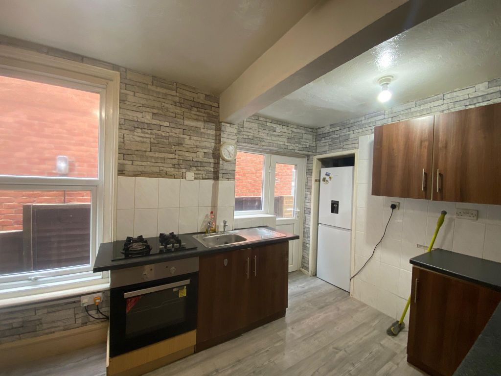 Property photo 2 of 9 Kitchen