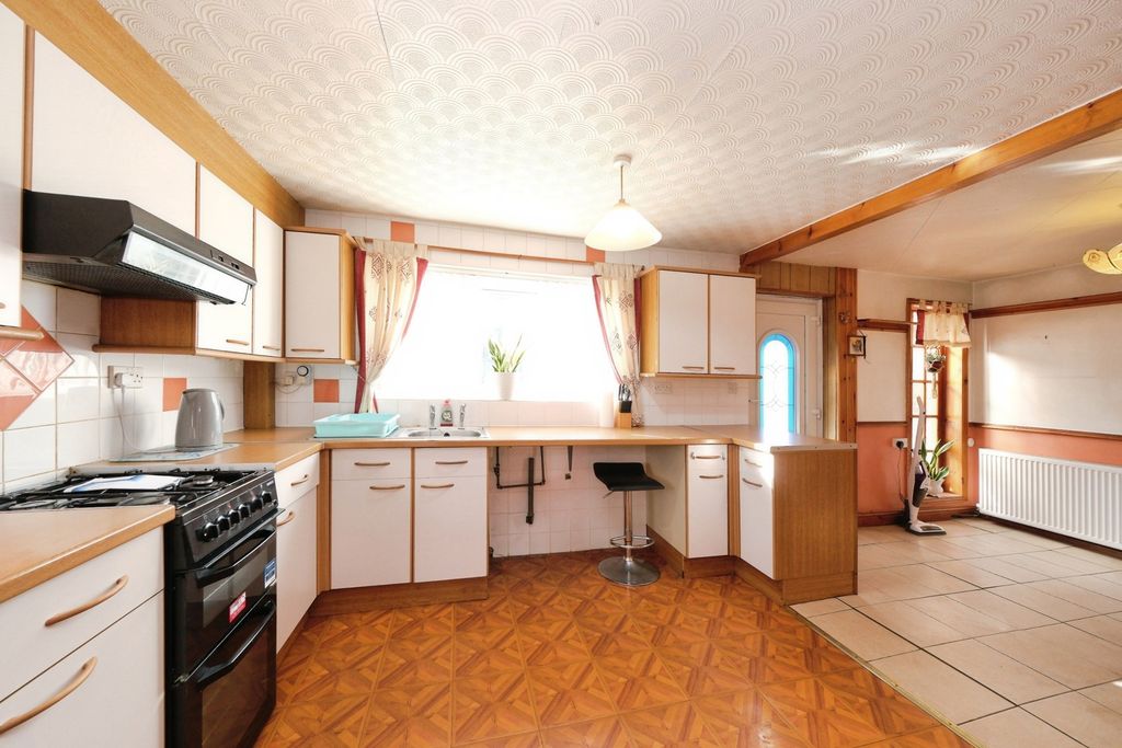 Property photo 3 of 15 Pbox-Img.Jpg