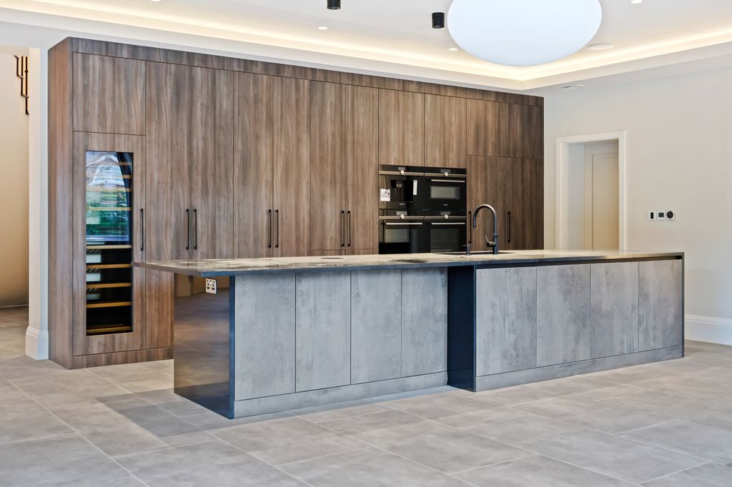 Property photo 2 of 17 Kitchen 1