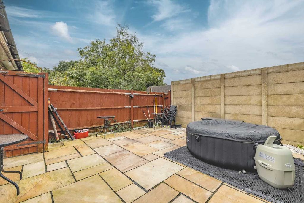 Property photo 2 of 8