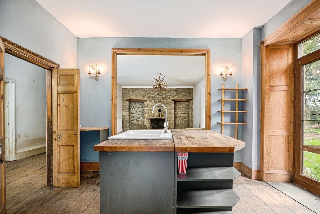 Property photo 3 of 24 Pbox-Img.Jpg