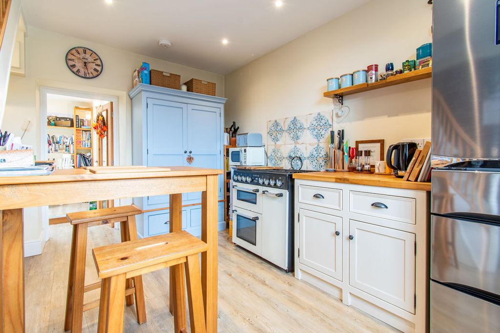 Property photo 3 of 18