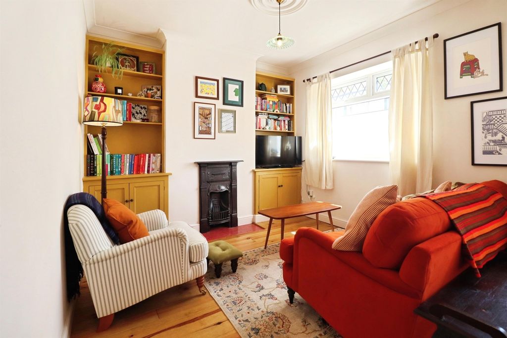 Property photo 2 of 20