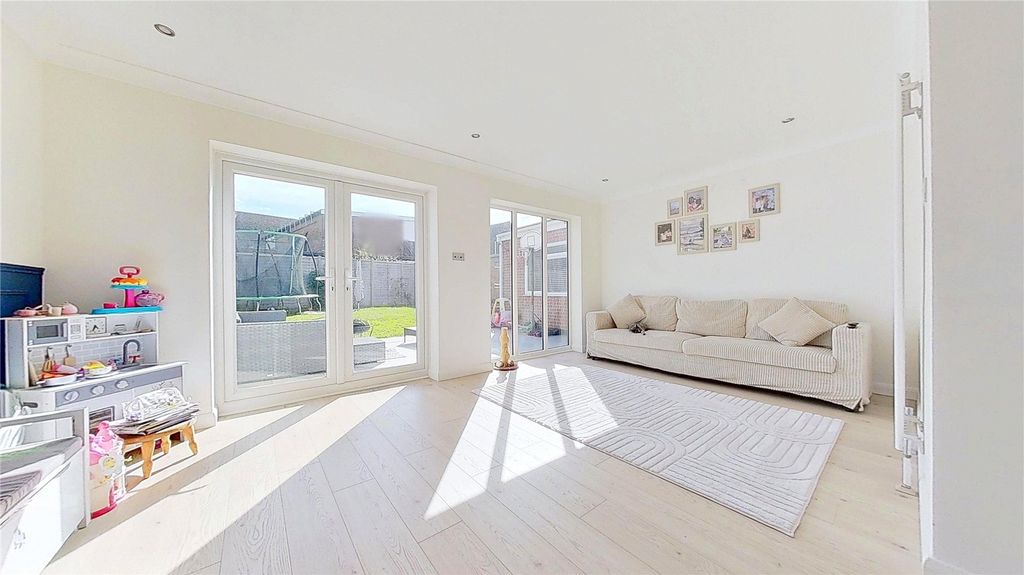 Property photo 3 of 21 Picture No. 12