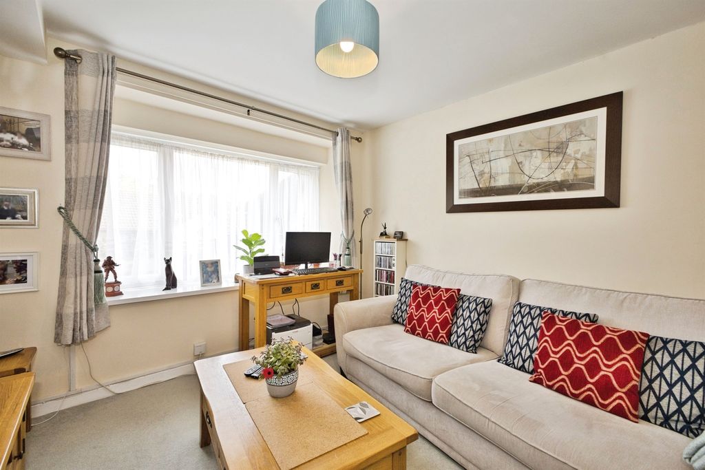 Property photo 3 of 9