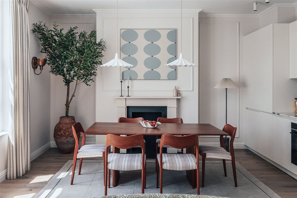 Property photo 3 of 14 Dining Area