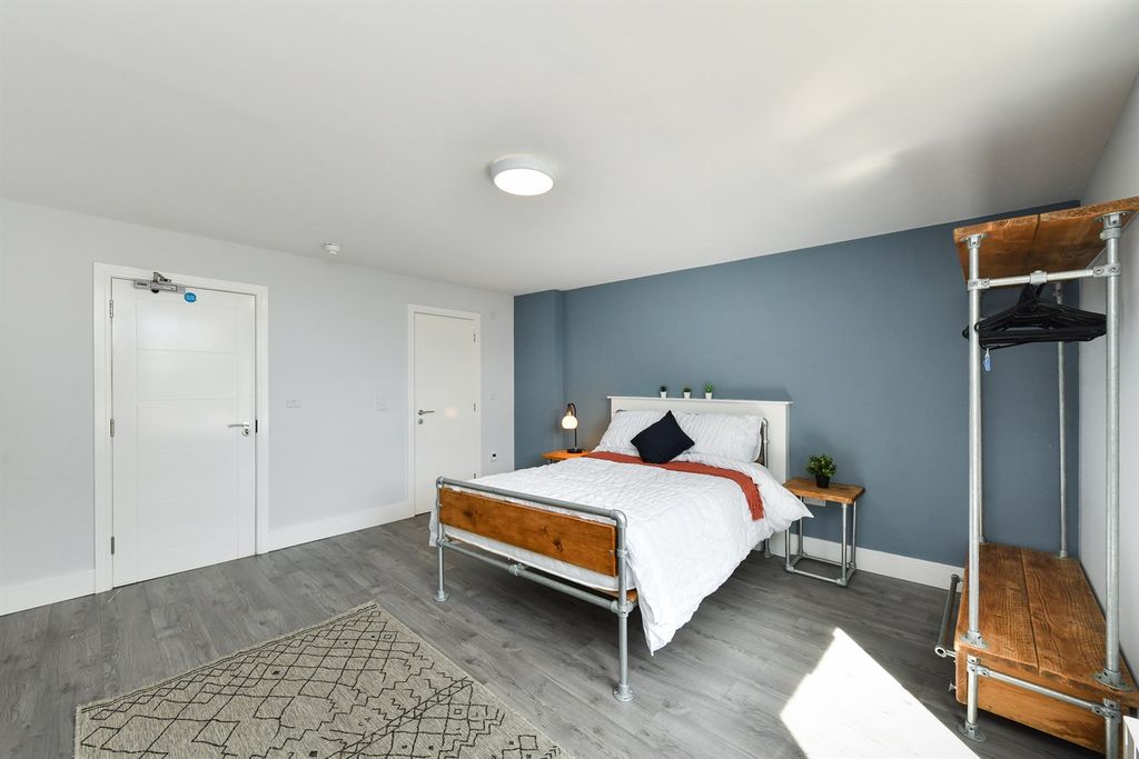 Property photo 1 of 6 (Main)