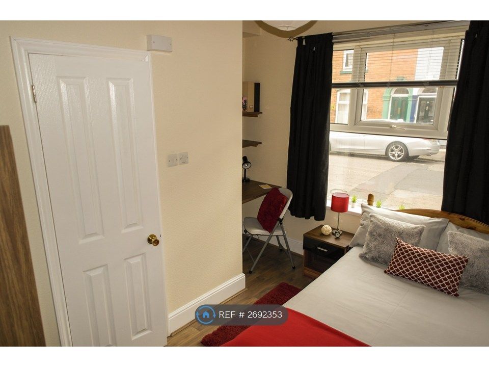 Property photo 3 of 20 Bedroom 1