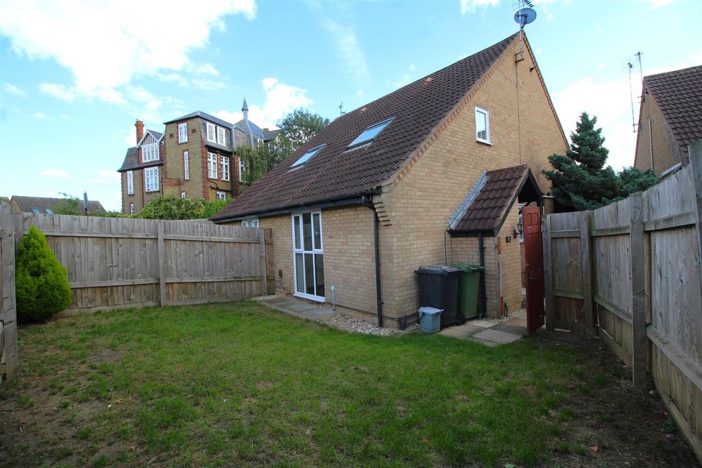 Property photo 3 of 11 Garden 1 .Jpg