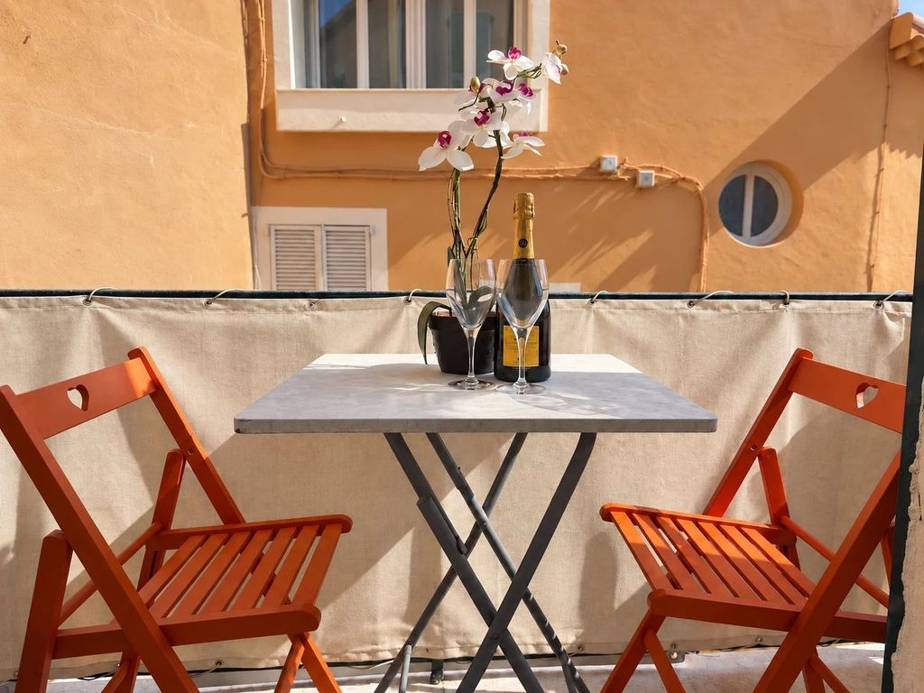 Property photo 1 of 12 Charming 3-Bedroom Apartment In Vieille Ville With Sea View