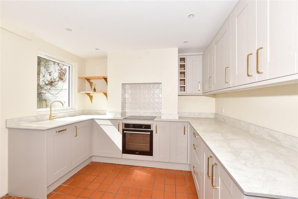 Property photo 3 of 9 Kitchen