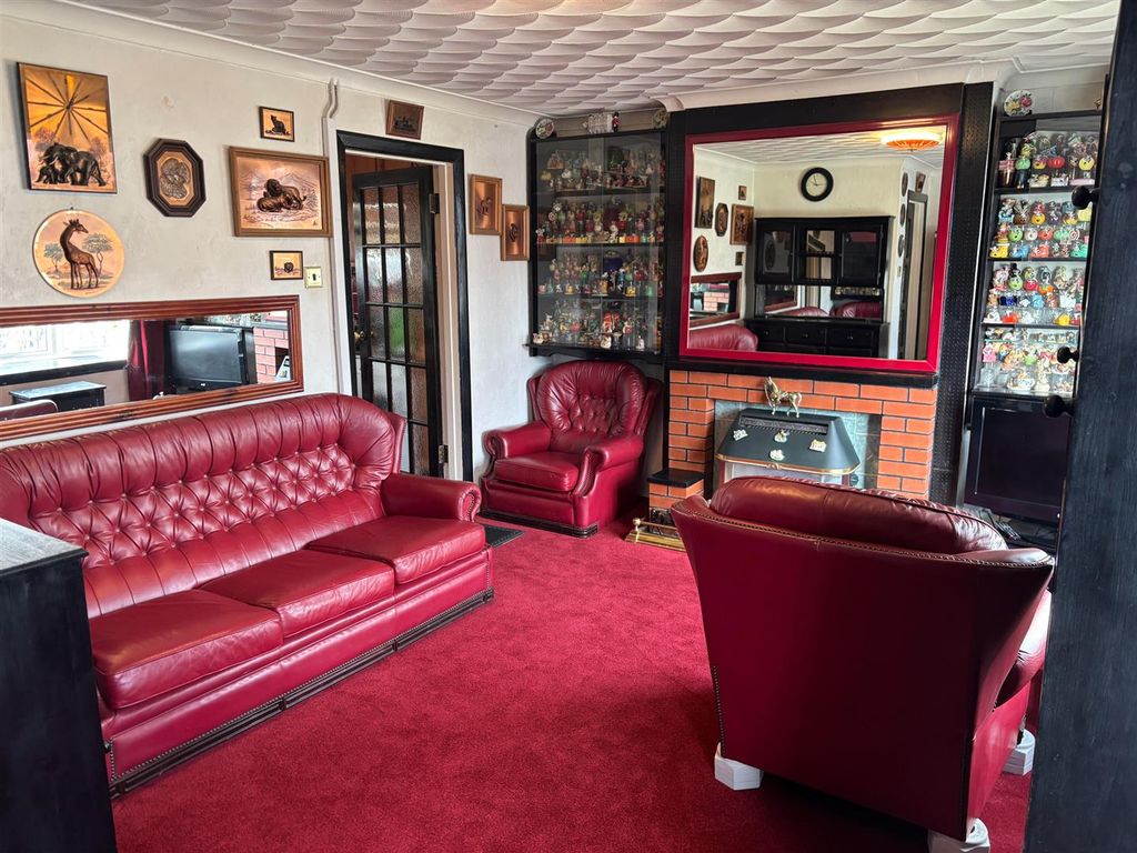 Property photo 2 of 15 Lounge