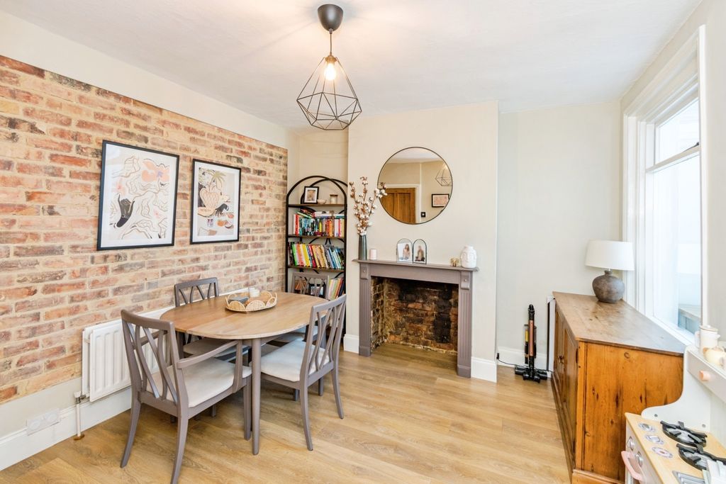 Property photo 3 of 20 Pbox-Img.Jpg