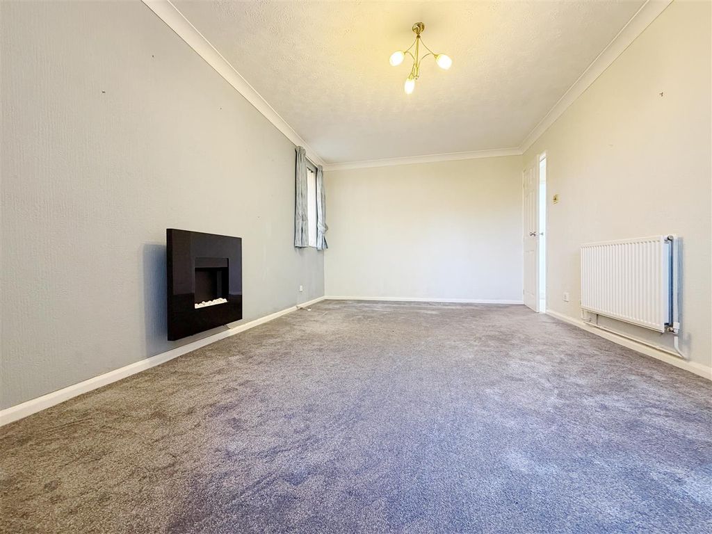 Property photo 2 of 12 Living Room