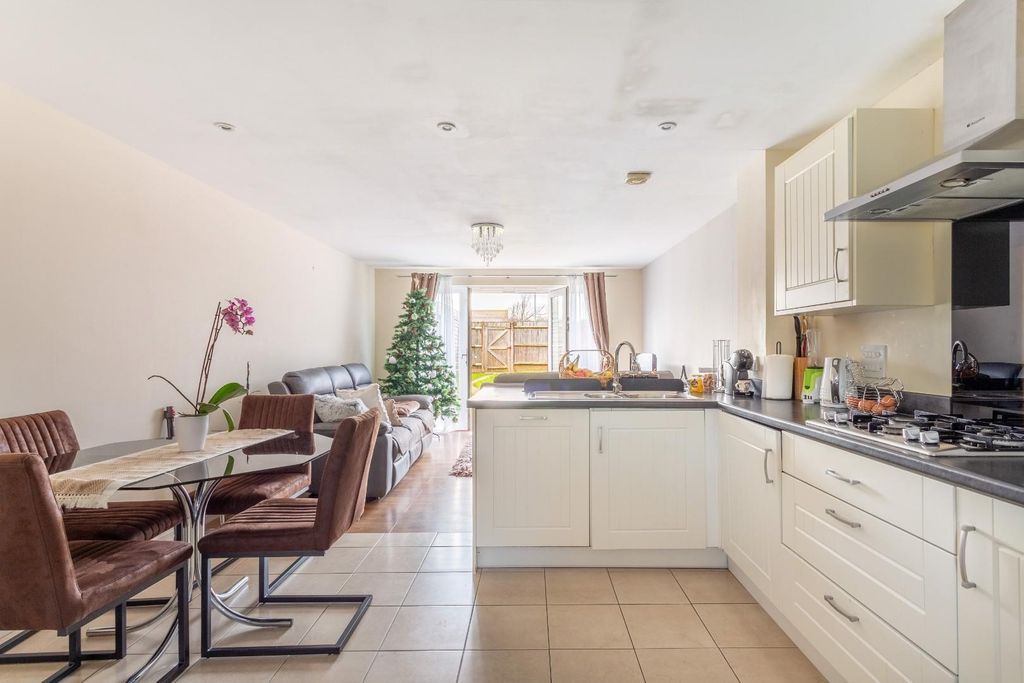 Property photo 3 of 16 Westview Close-9.Jpg