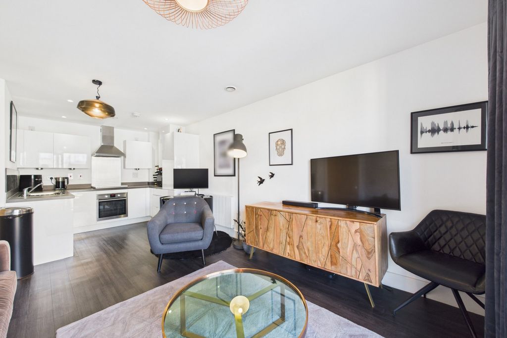 Property photo 2 of 21