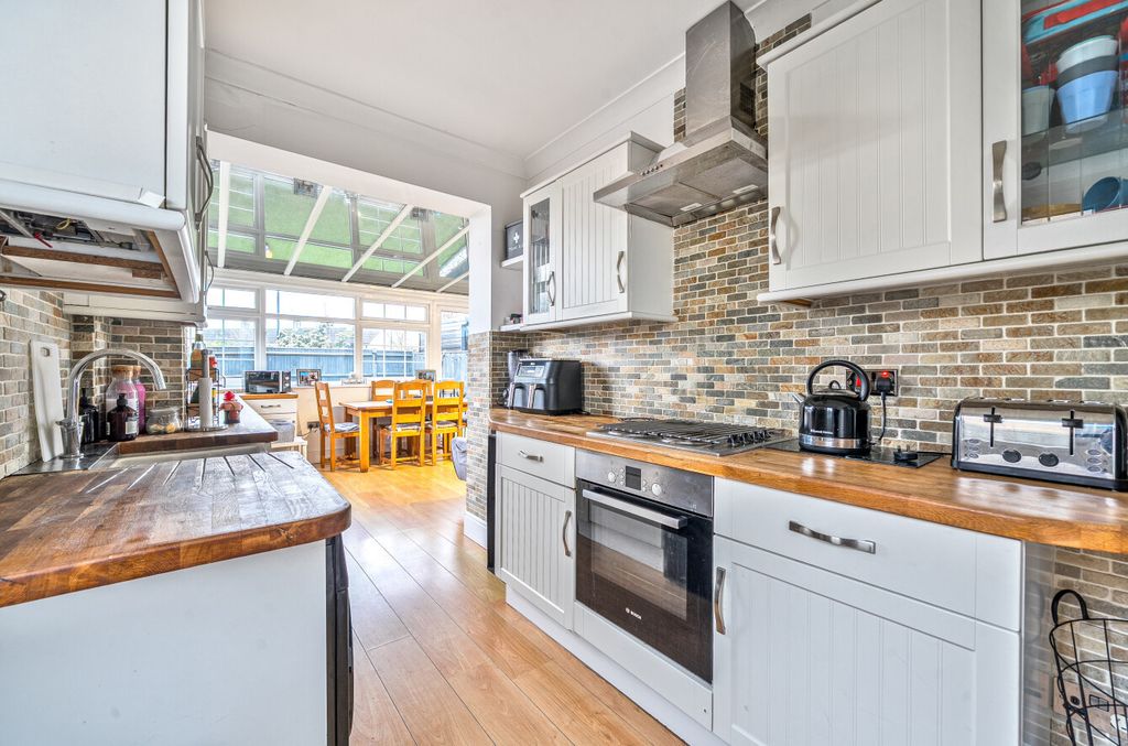 Property photo 3 of 13 1400199-13-696E01...