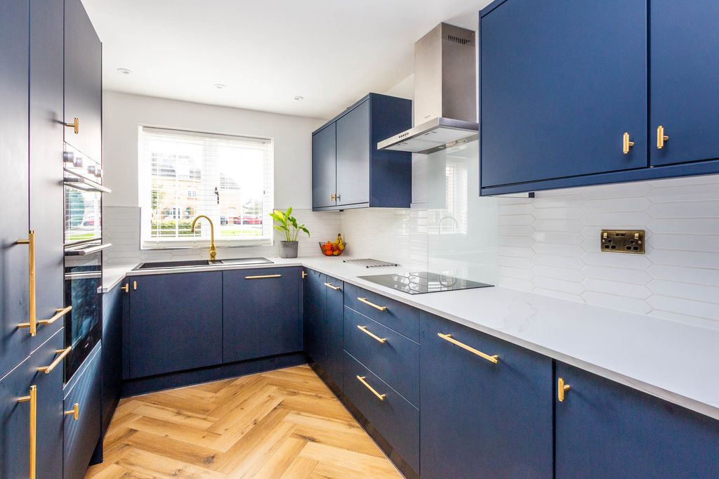 Property photo 3 of 19 Kitchen Area