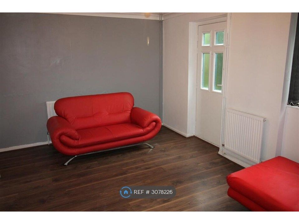 Property photo 2 of 13 Livingroom