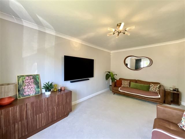 Property photo 3 of 21 Lounge