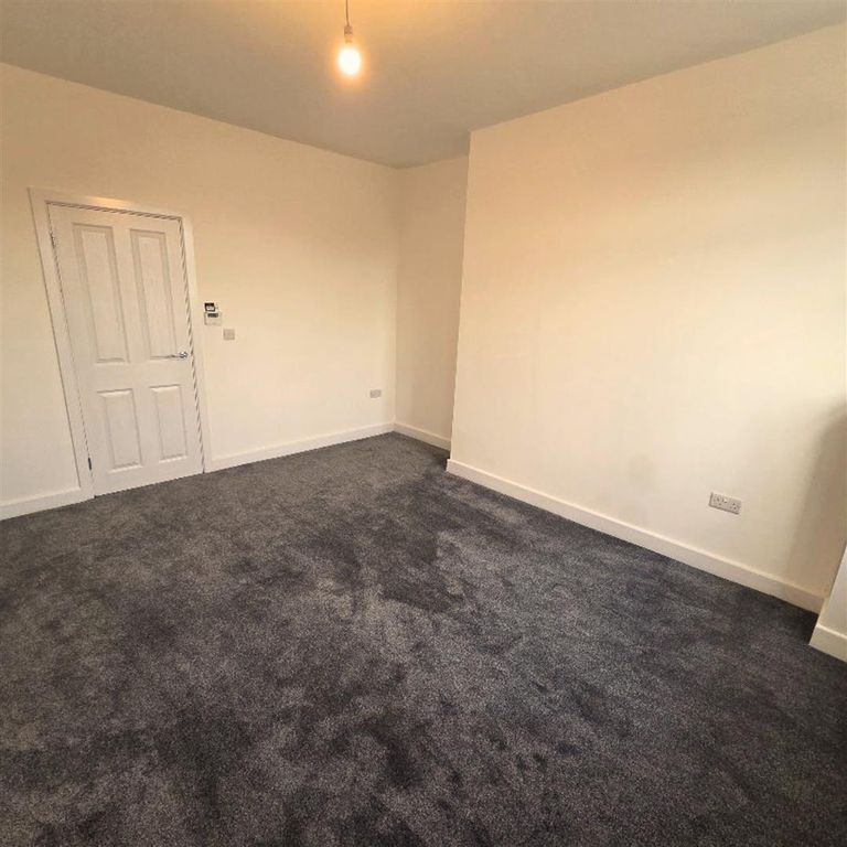 Property photo 3 of 8 Living Room - Original.Jpg