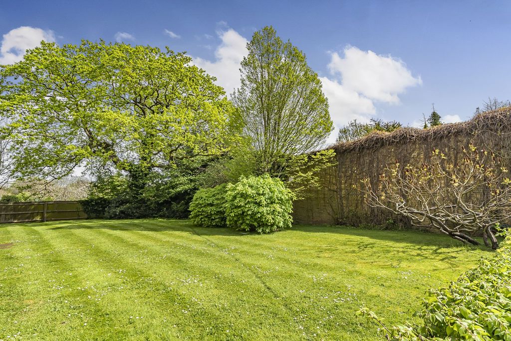 Property photo 2 of 21