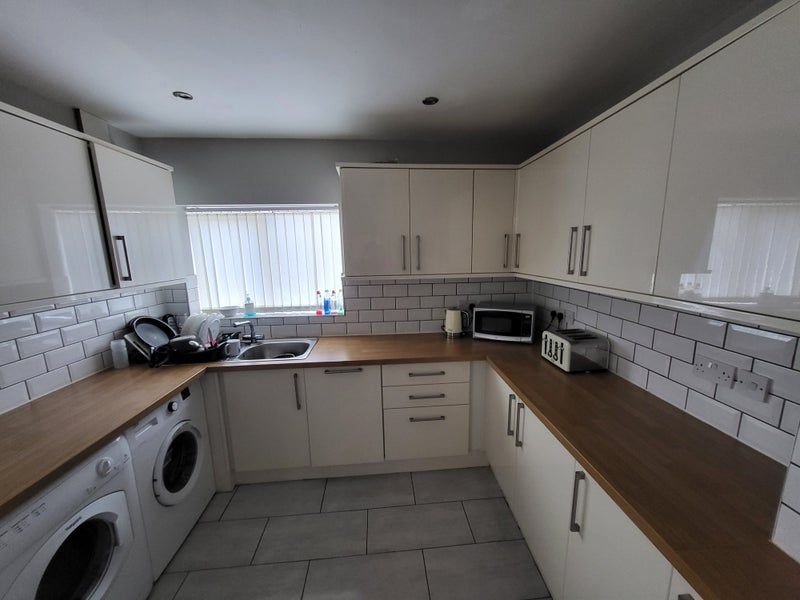 Property photo 1 of 8 Kitchen