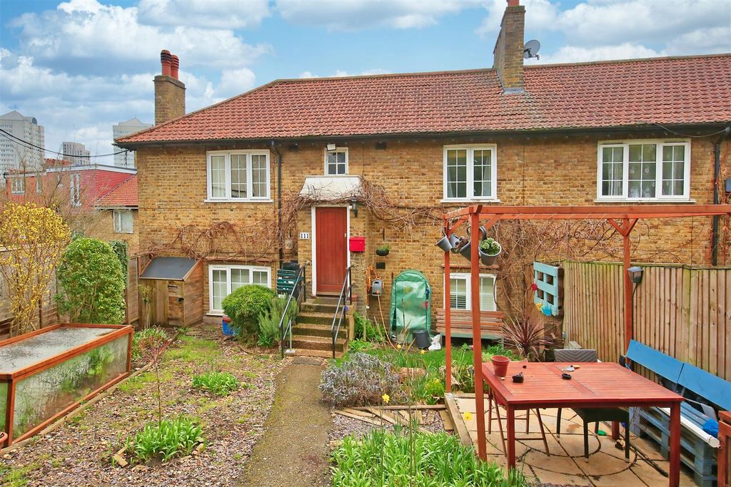 Property photo 3 of 9 111_Merton_Road_Image1_17148_4.Jpg