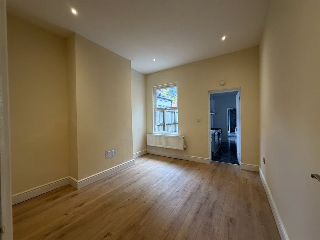 Property photo 3 of 12 Picture No. 23