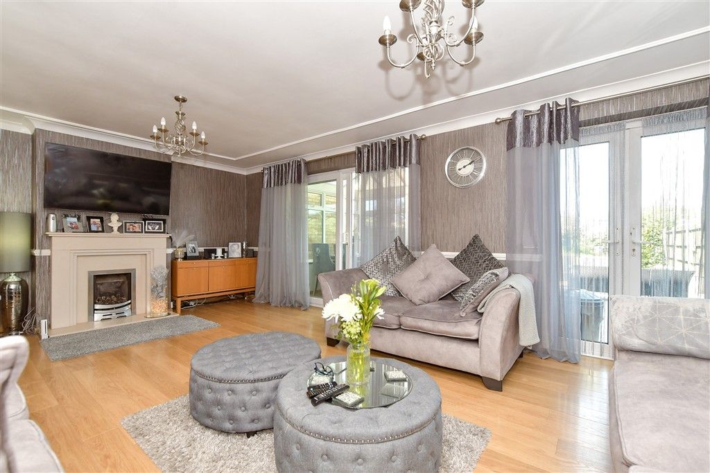 Property photo 3 of 14 Lounge/Diner