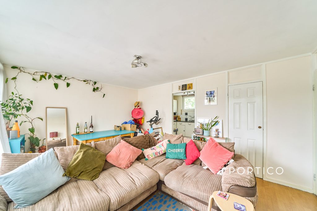 Property photo 2 of 9
