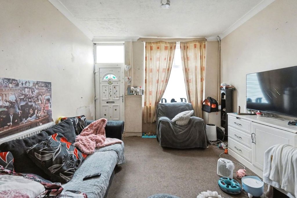 Property photo 2 of 8